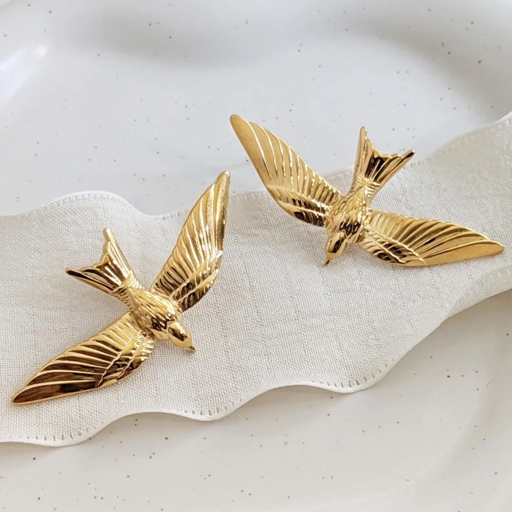 Gold large sparrow earrings
Stainless steel waterproof bird earrings studs - Picture 8 of 10